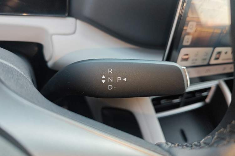 Used BYD Yuan UP 2025 Intelligent Driving Version 401 km Leading Edition Gear Lever
