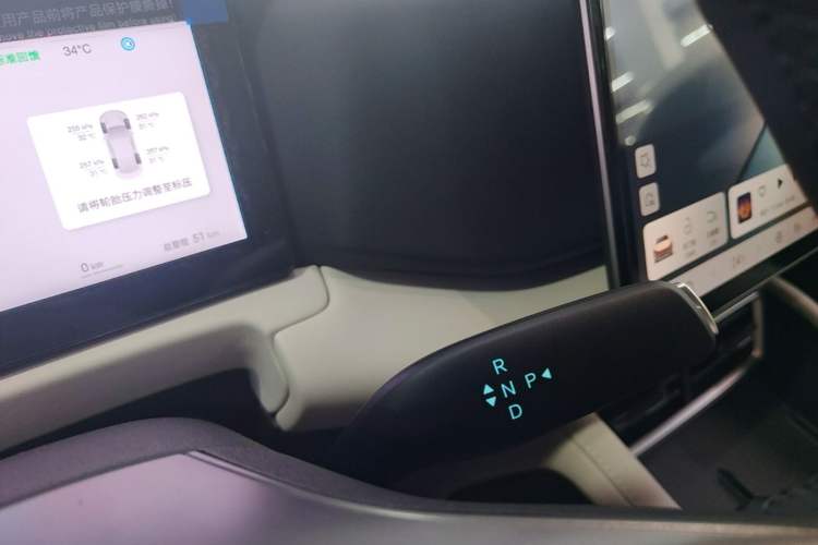 Used BYD Yuan UP 2025 Intelligent Driving Version 401 KM Dynamic Edition Gear Lever