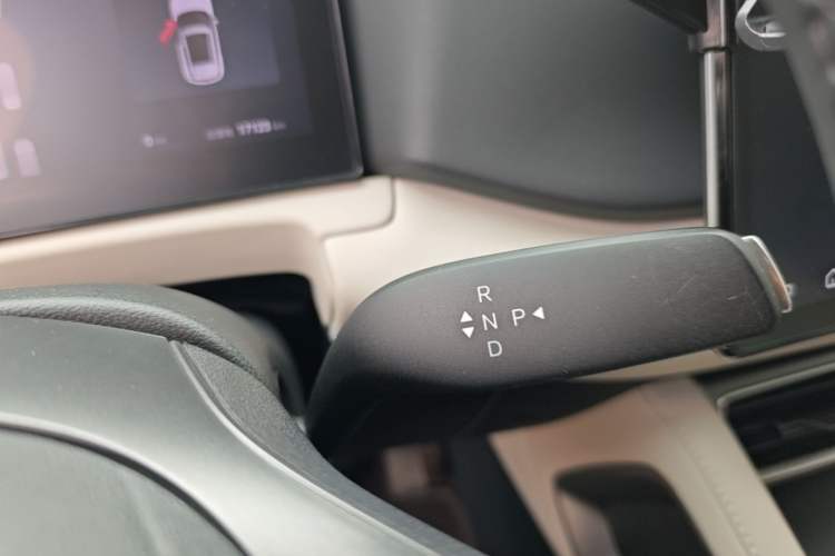 Used BYD Yuan UP 2025 Intelligent Driving Version 401 km Leading Edition Gear Lever