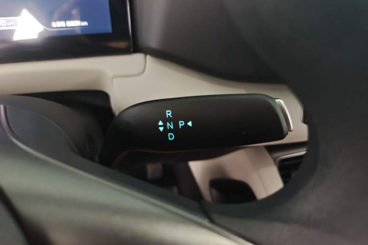 Used BYD Yuan UP 2025 Model 301KM Leading Version Gear Lever