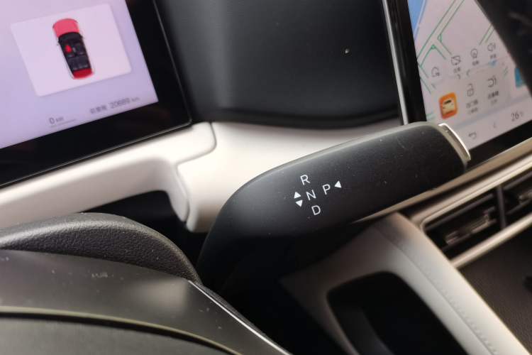 Used BYD Yuan UP 2025 Intelligent Driving Version 401 KM Dynamic Edition Gear Lever