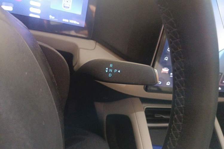 Used BYD Yuan UP 2025 Intelligent Driving Version 401 km Leading Edition Gear Lever