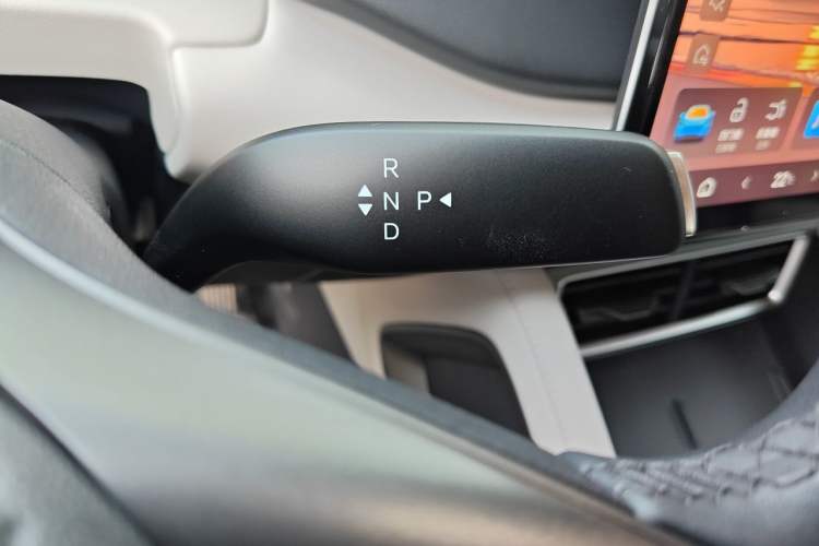 Used BYD Yuan UP 2025 Intelligent Driving Version 401 km Leading Edition Gear Lever