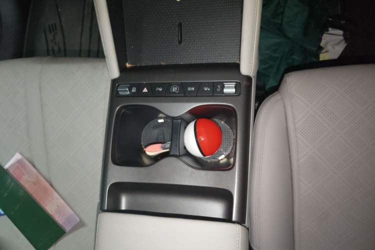 Used BYD Yuan UP 2025 Intelligent Driving Version 401 KM Dynamic Edition Gear Lever