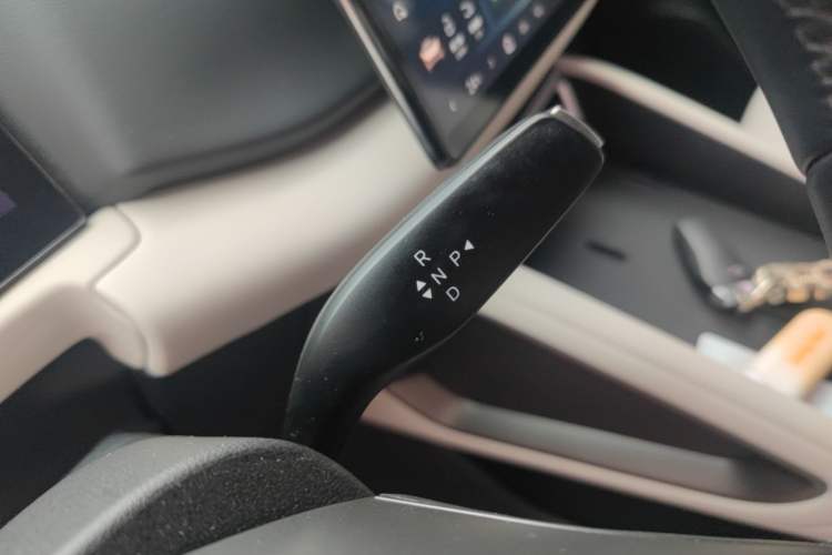 Used BYD Yuan UP 2025 Intelligent Driving Version 401 KM Dynamic Edition Gear Lever