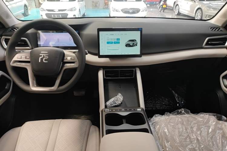 Used BYD Yuan UP 2025 Model 301KM Leading Version Gear Lever