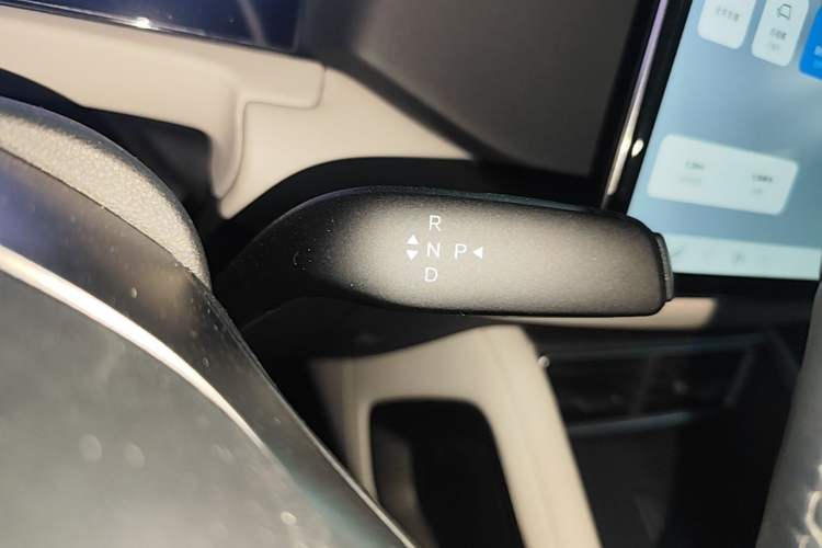 Used BYD Yuan UP 2025 Intelligent Driving Version 401 KM Dynamic Edition Gear Lever