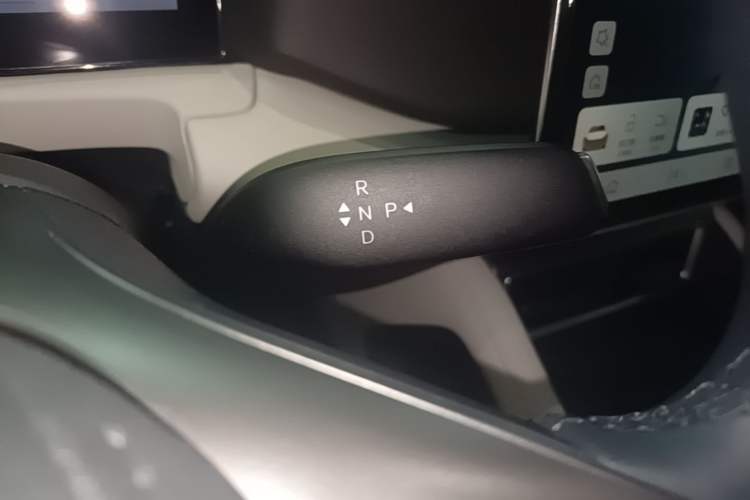 Used BYD Yuan UP 2025 Intelligent Driving Version 401 KM Dynamic Edition Gear Lever