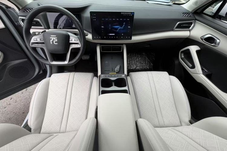 Used BYD Yuan UP 2025 Intelligent Driving Version 401 km Leading Edition Interior 1