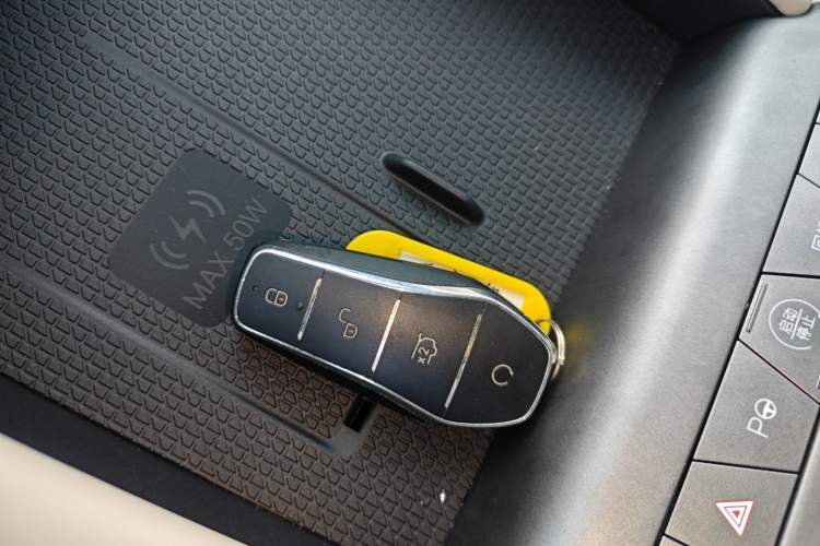 Used BYD Yuan UP 2025 Intelligent Driving Version 401 km Leading Edition Interior 1