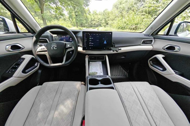 Used BYD Yuan UP 2025 Intelligent Driving Version 401 KM Dynamic Edition Interior 1