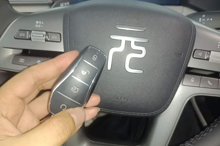 Used BYD Yuan UP 2025 Intelligent Driving Version 401 KM Dynamic Edition Interior 1
