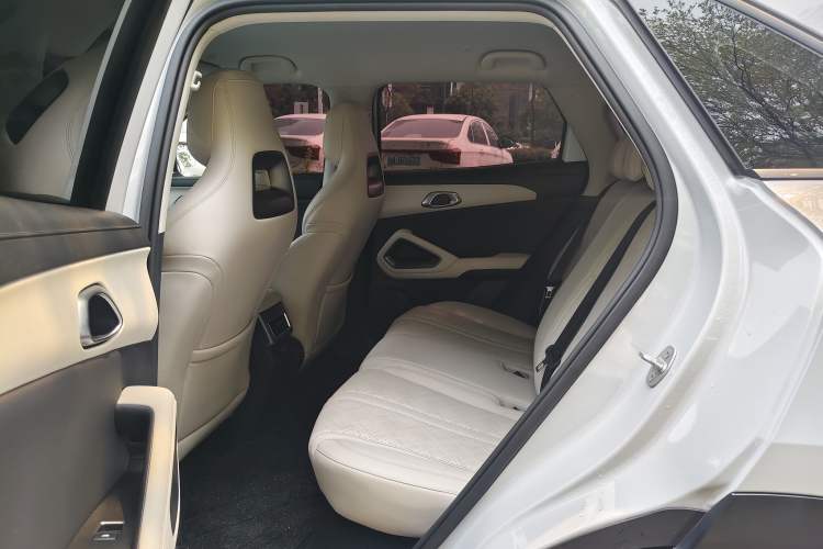 Used BYD Yuan UP 2025 Intelligent Driving Version 401 KM Dynamic Edition Interior 2