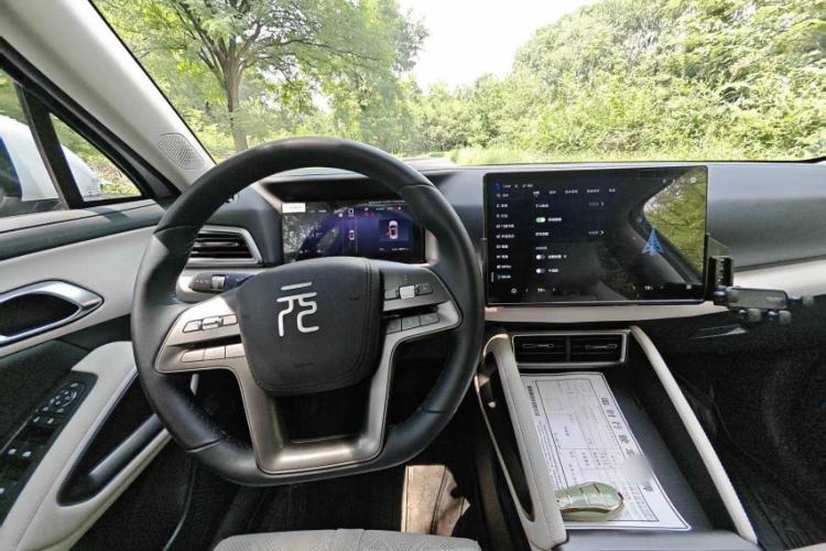 Used BYD Yuan UP 2025 Intelligent Driving Version 401 KM Dynamic Edition Interior 2