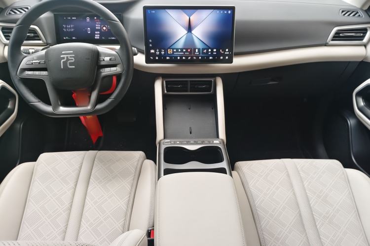 Used BYD Yuan UP 2025 Intelligent Driving Version 401 KM Dynamic Edition Interior 3