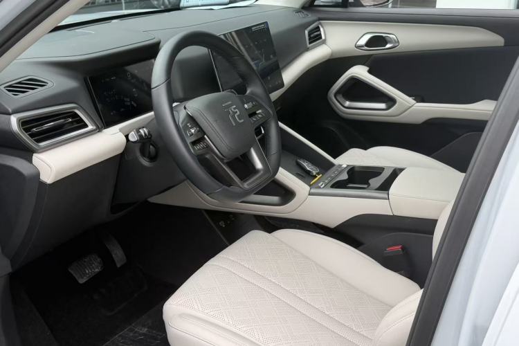 Used BYD Yuan UP 2025 Intelligent Driving Version 401 km Leading Edition Interior 3