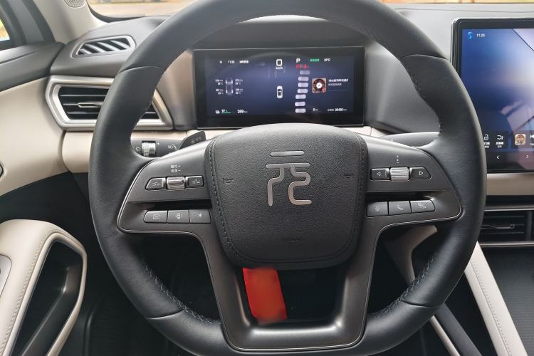 Used BYD Yuan UP 2025 Intelligent Driving Version 401 KM Dynamic Edition Interior 4