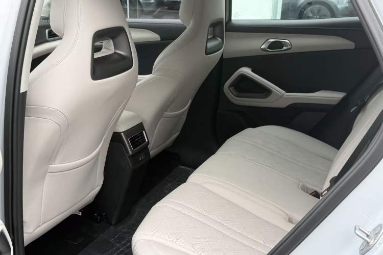 Used BYD Yuan UP 2025 Intelligent Driving Version 401 km Leading Edition Interior 4