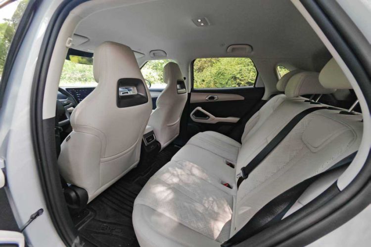 Used BYD Yuan UP 2025 Intelligent Driving Version 401 KM Dynamic Edition Interior 4