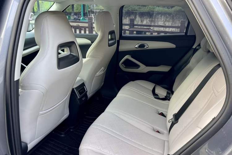 Used BYD Yuan UP 2025 Intelligent Driving Version 401 KM Dynamic Edition Interior 4