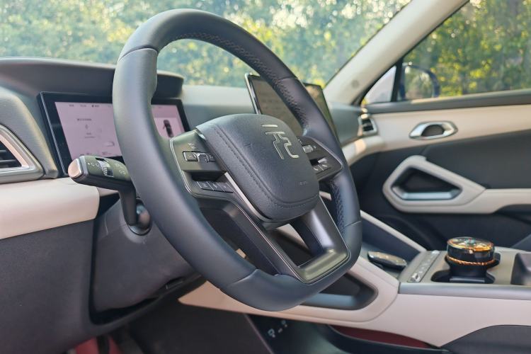 Used BYD Yuan UP 2025 Intelligent Driving Version 401 KM Dynamic Edition Interior 4