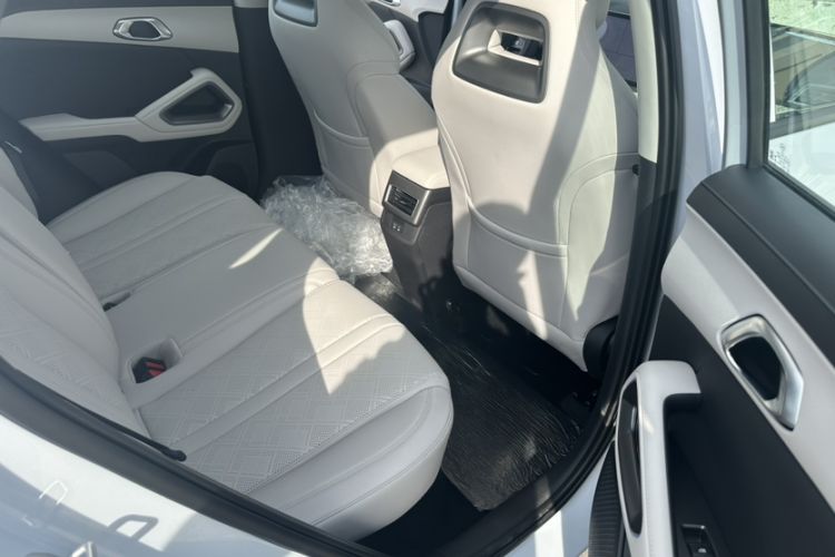 Used BYD Yuan UP 2025 Intelligent Driving Version 401 KM Dynamic Edition Interior 6