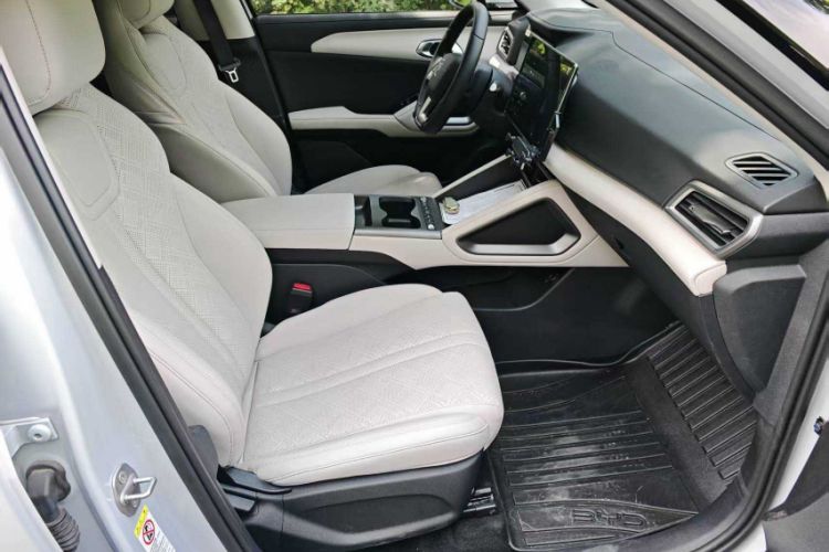 Used BYD Yuan UP 2025 Intelligent Driving Version 401 KM Dynamic Edition Interior 7