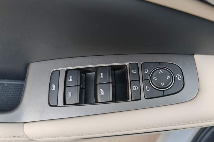 Used BYD Yuan UP 2025 Intelligent Driving Version 401 KM Dynamic Edition Interior 7