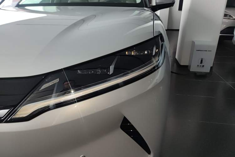 Used BYD Yuan UP 2025 Intelligent Driving Version 401 km Leading Edition Left Front Headlight