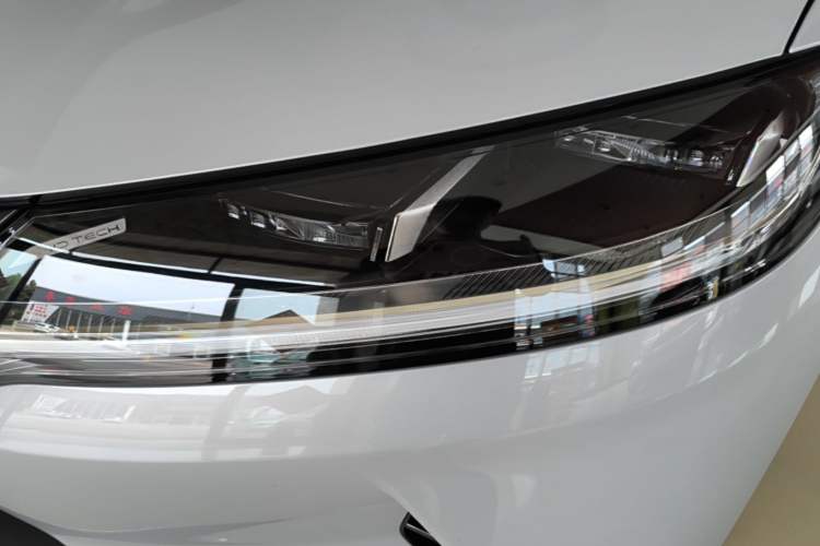 Used BYD Yuan UP 2025 Intelligent Driving Version 401 KM Dynamic Edition Left Front Headlight