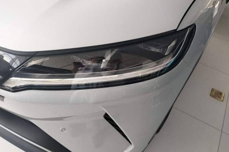 Used BYD Yuan UP 2025 Intelligent Driving Version 401 KM Dynamic Edition Left Front Headlight