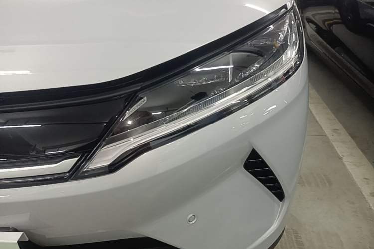 Used BYD Yuan UP 2025 Intelligent Driving Version 401 KM Dynamic Edition Left Front Headlight
