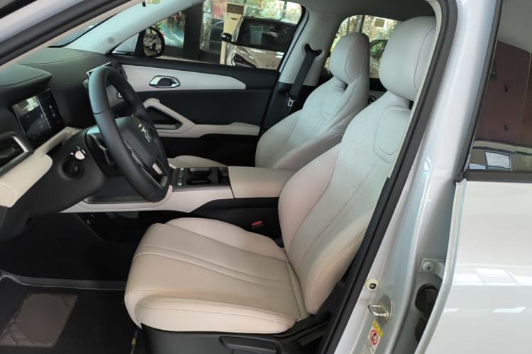 Used BYD Yuan UP 2025 Intelligent Driving Version 401 KM Dynamic Edition Left Front Seat