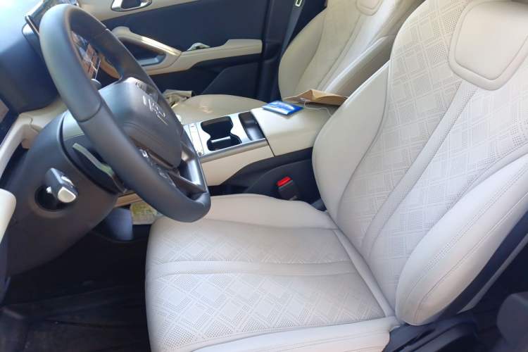 Used BYD Yuan UP 2025 Intelligent Driving Version 401 KM Dynamic Edition Left Front Seat