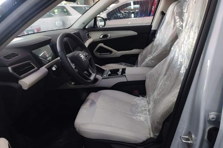 Used BYD Yuan UP 2025 Intelligent Driving Version 401 KM Dynamic Edition Left Front Seat