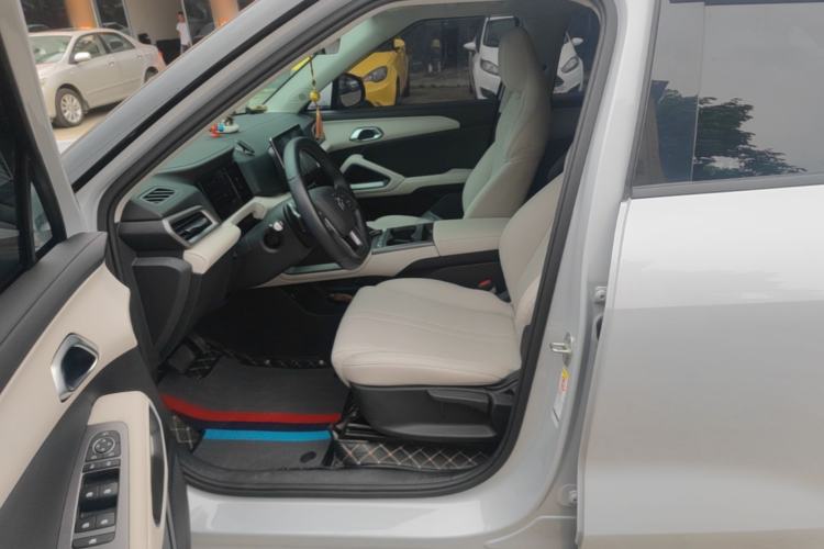 Used BYD Yuan UP 2025 Intelligent Driving Version 401 KM Dynamic Edition Left Front Seat