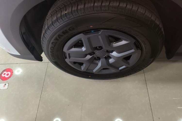 Used BYD Yuan UP 2025 Model 301KM Leading Version Left Front Wheel Hub