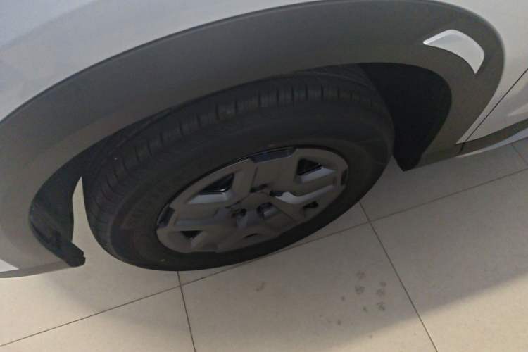 Used BYD Yuan UP 2025 Intelligent Driving Version 401 KM Dynamic Edition Left Front Wheel Hub