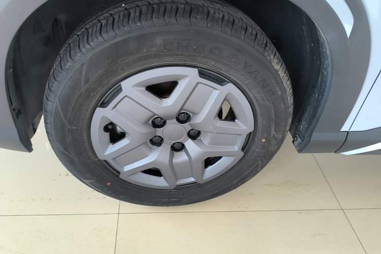 Used BYD Yuan UP 2025 Intelligent Driving Version 401 KM Dynamic Edition Left Front Wheel Hub