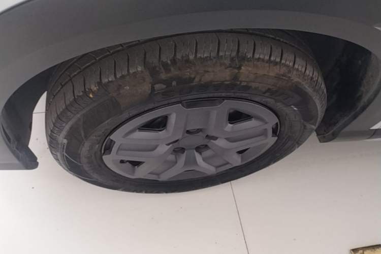 Used BYD Yuan UP 2025 Intelligent Driving Version 401 KM Dynamic Edition Left Front Wheel Hub