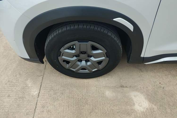 Used BYD Yuan UP 2025 Intelligent Driving Version 401 KM Dynamic Edition Left Front Wheel Hub
