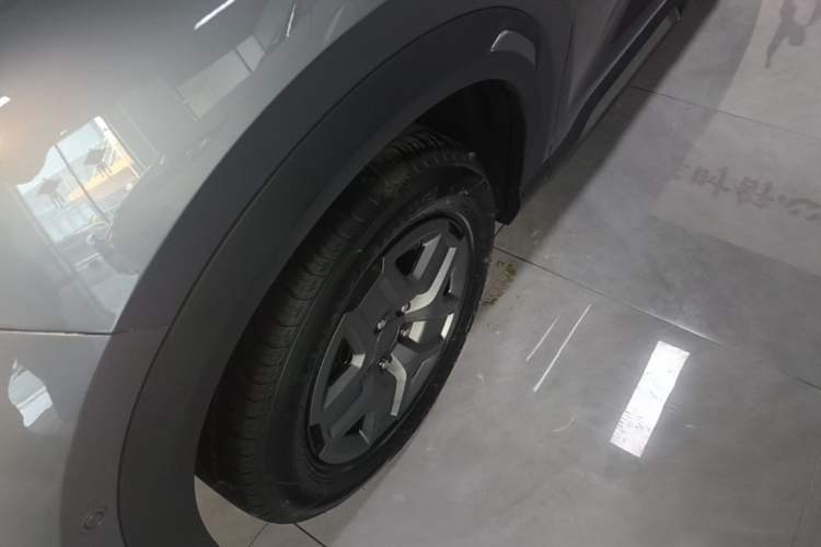 Used BYD Yuan UP 2025 Intelligent Driving Version 401 KM Dynamic Edition Left Front Wheel Hub