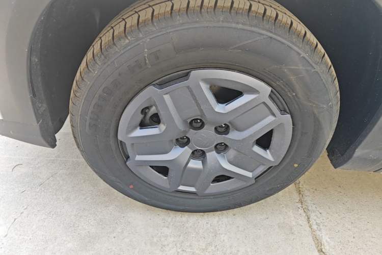 Used BYD Yuan UP 2025 Intelligent Driving Version 401 KM Dynamic Edition Left Front Wheel Hub