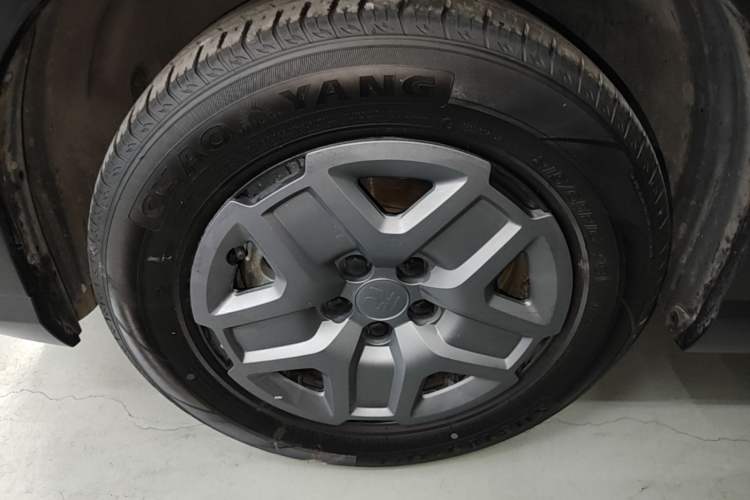 Used BYD Yuan UP 2025 Intelligent Driving Version 401 KM Dynamic Edition Left Front Wheel Hub