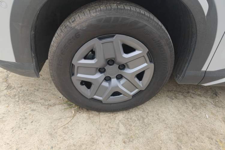 Used BYD Yuan UP 2025 Intelligent Driving Version 401 KM Dynamic Edition Left Front Wheel Hub