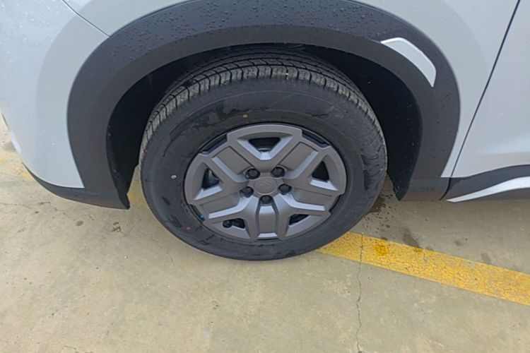 Used BYD Yuan UP 2025 Model 301KM Leading Version Left Front Wheel Hub