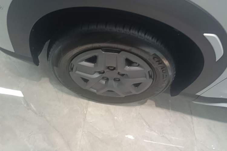 Used BYD Yuan UP 2025 Intelligent Driving Version 401 KM Dynamic Edition Left Front Wheel Hub