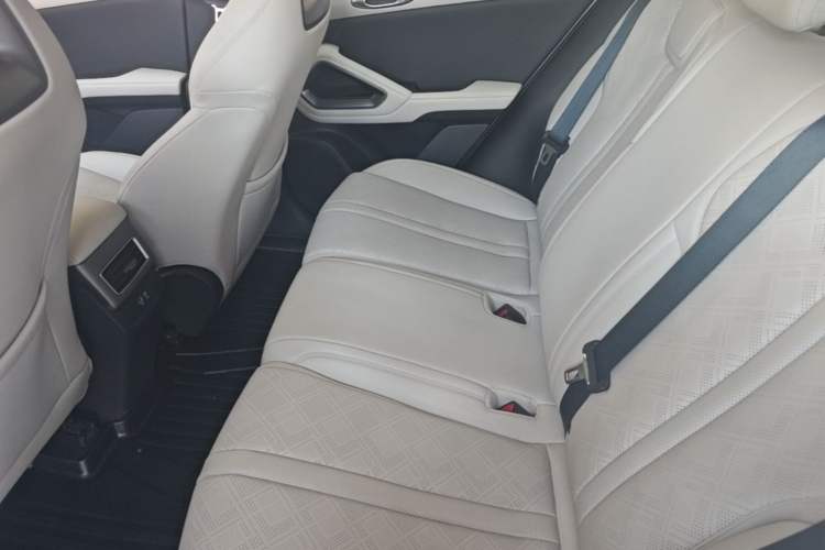 Used BYD Yuan UP 2025 Intelligent Driving Version 401 km Leading Edition Left Rear Seat