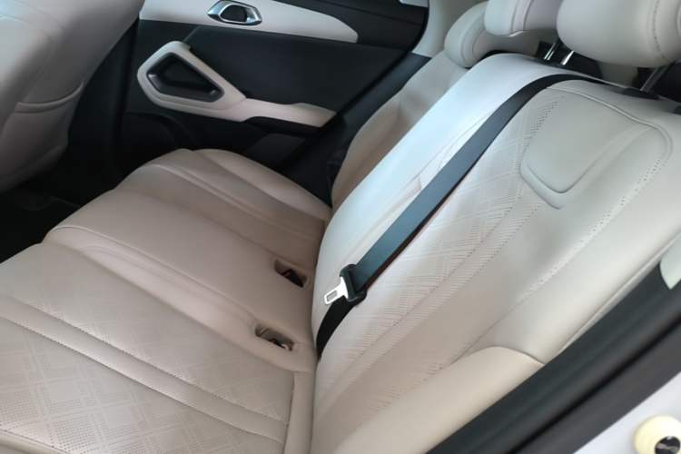 Used BYD Yuan UP 2025 Intelligent Driving Version 401 KM Dynamic Edition Left Rear Seat