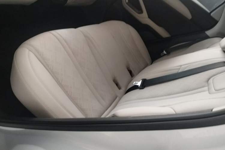 Used BYD Yuan UP 2025 Intelligent Driving Version 401 KM Dynamic Edition Left Rear Seat
